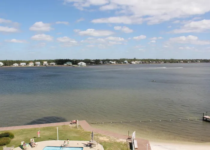 Compass Point 506: Lagoon-front With Pool And Pier Holiday home